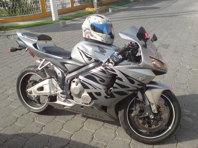 600RR DESPUES PINTURA Y REPARACION